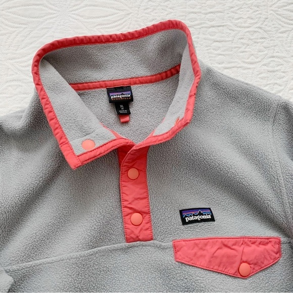 Patagonia‎ Girls' Lightweight Synchilla Fleece Snap-T Pullover, Grey / Pink - Picture 4 of 4